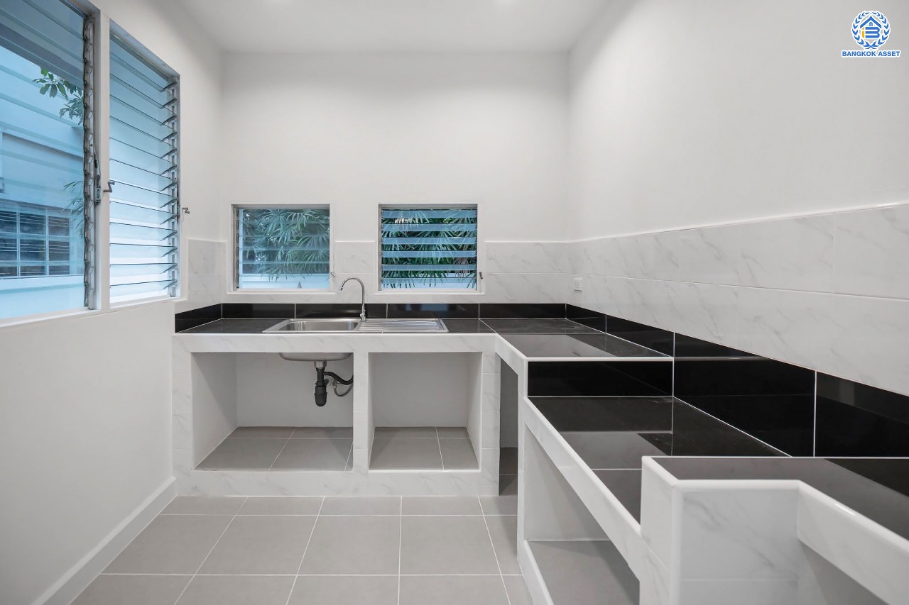 บ้านมือสองตกแต่งใหม่ โครงการ ชัยพฤกษ์2 ราชพฤกษ์-ติวานนท์ เนื้อที่ 54.4 ตร.ว. ฟังก์ชัน 3 ห้องนอน 2 ห้องน้ำ จอดรถได้ 2 คัน บรรยากาศเงียบสงบเป็นส่วนตัว สิ่งอำนวยความสะดวกมากมาย! บนทำเลศักยภาพ หน้าโครงการติดถนนใหญ่ เชื่อมต่อถนนราชพฤกษ์ ใกล้จุดขึ้นทางด่วน "ศรีสมาน"...